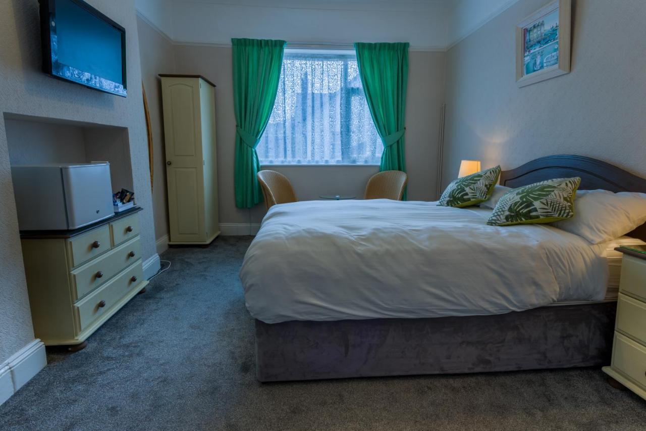 Relax At Rosscourt Guest House-Free On Site Parking (Adults Only) Bornemouth Extérieur photo